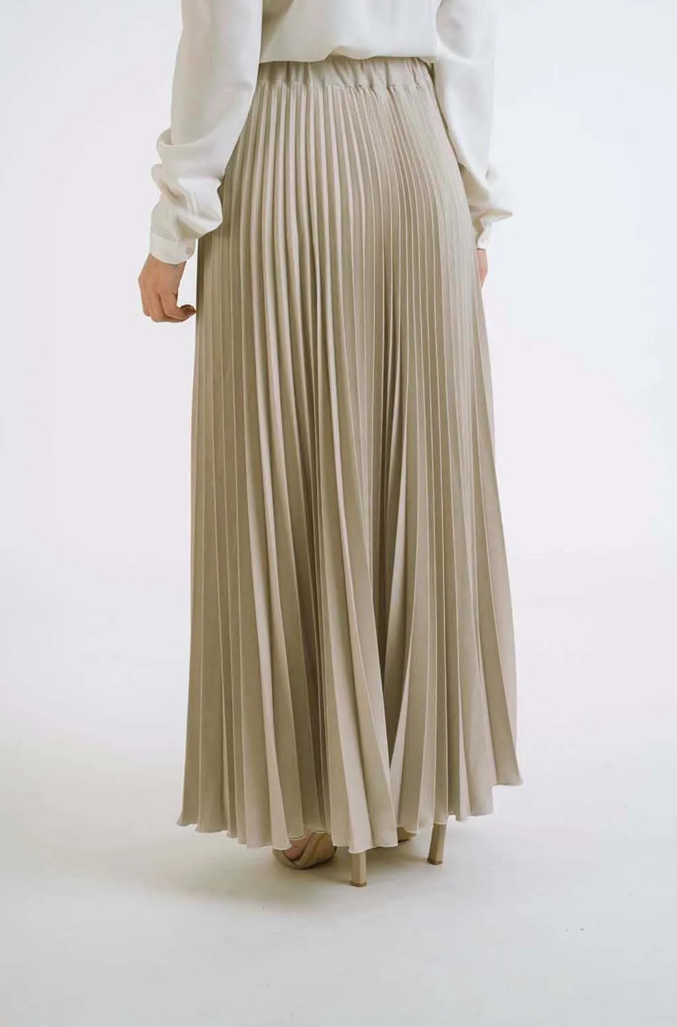 Beige pleat skirt-Casual Hijab Outfit