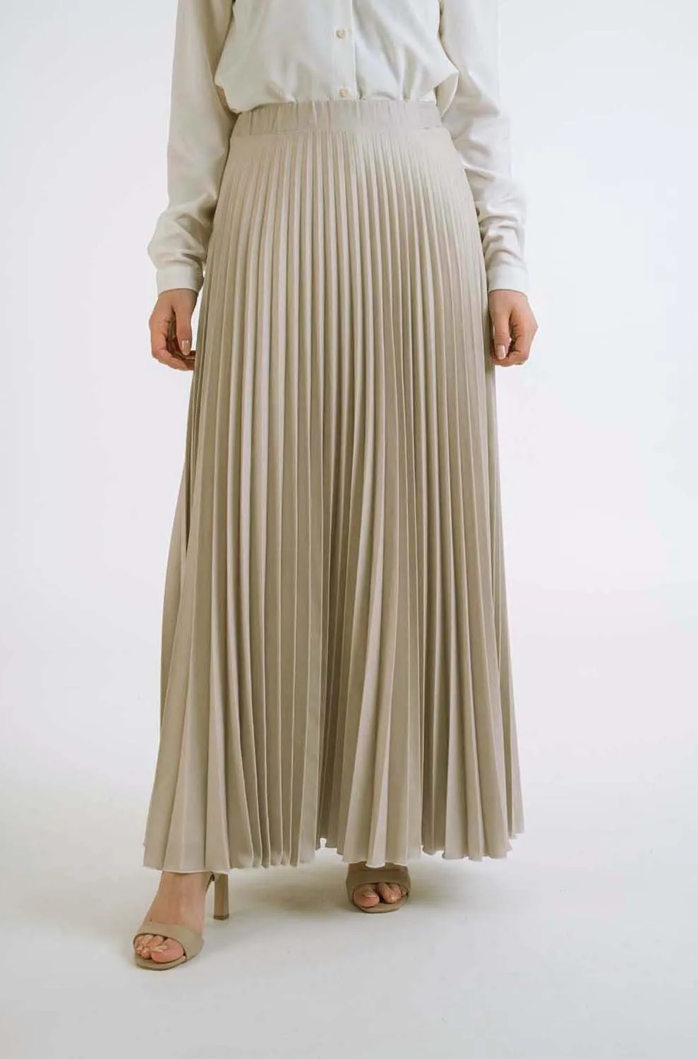 Beige pleat skirt-Casual Hijab Outfit