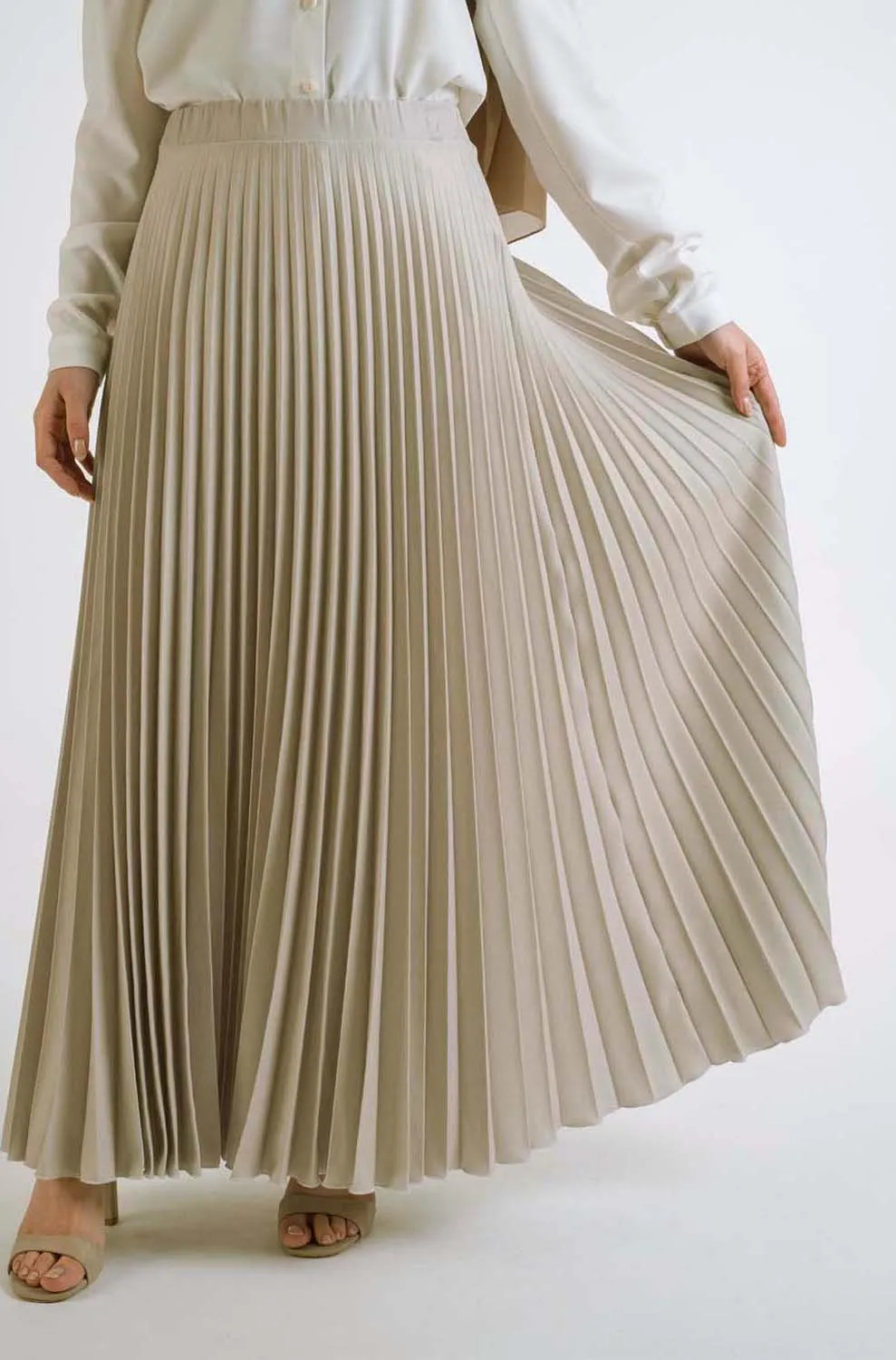 Beige pleat skirt-Casual Hijab Outfit