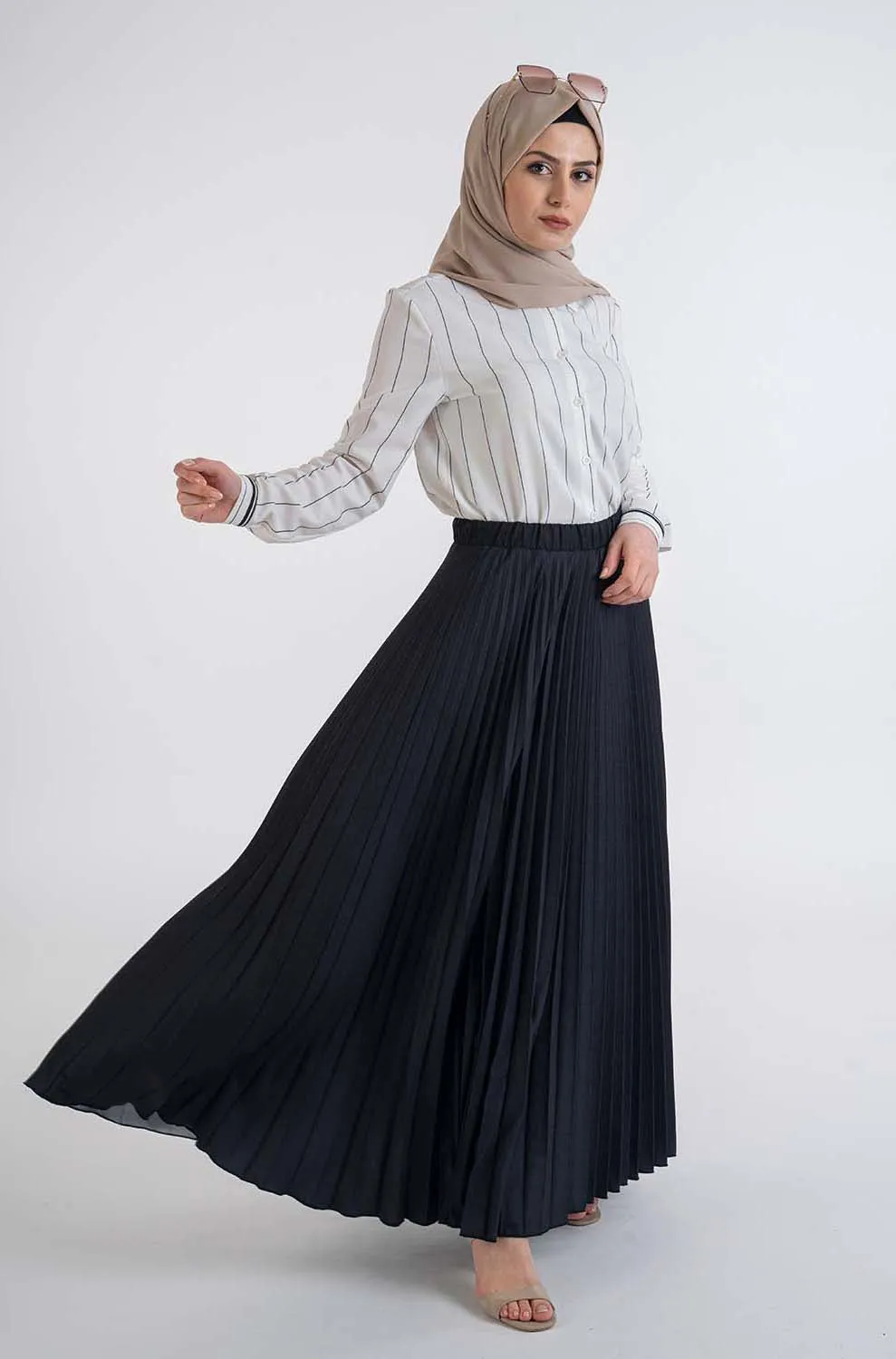 Black pleat skirt-Hijab Fashion Casual