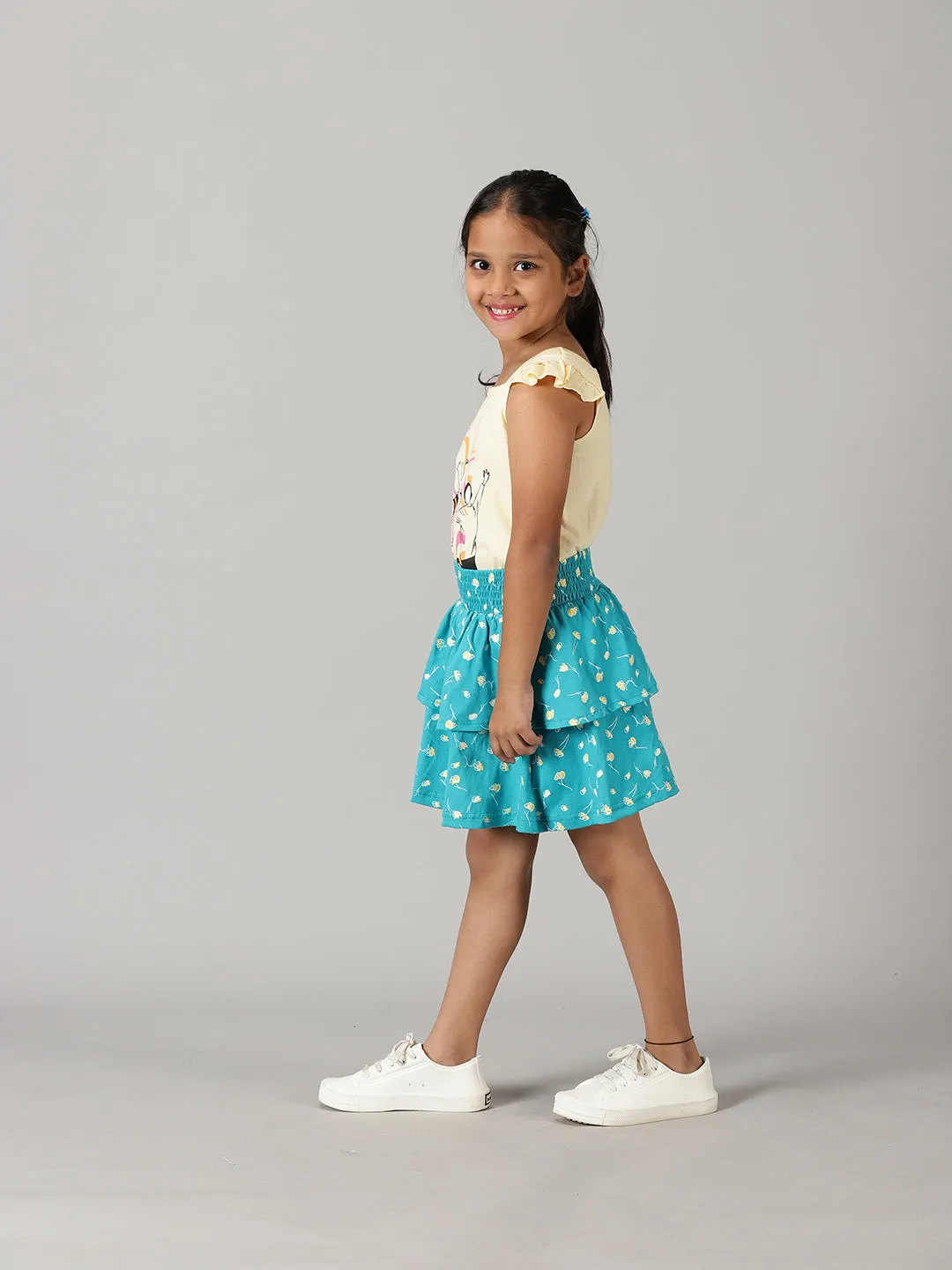 Girls Frill Sleeve Square Neck Tee With AOP Printed Layerd Skirt Set