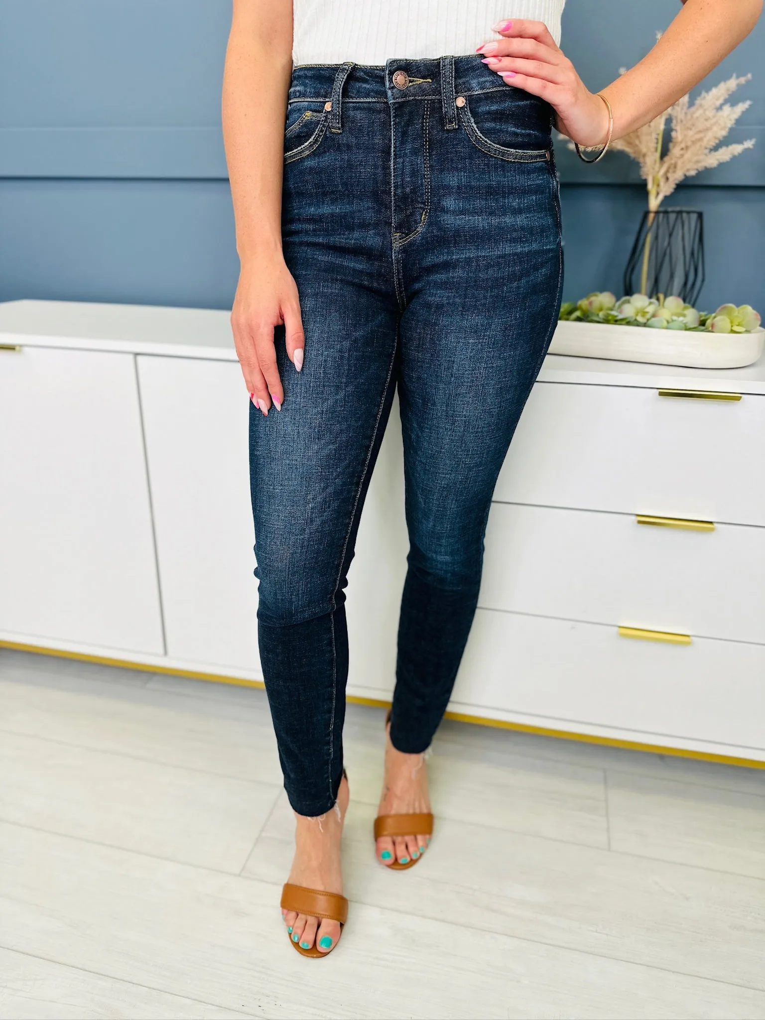 Judy Blue The Trifecta Tummy Control And Butt Lifting Skinny Jeans in REG/CURVY