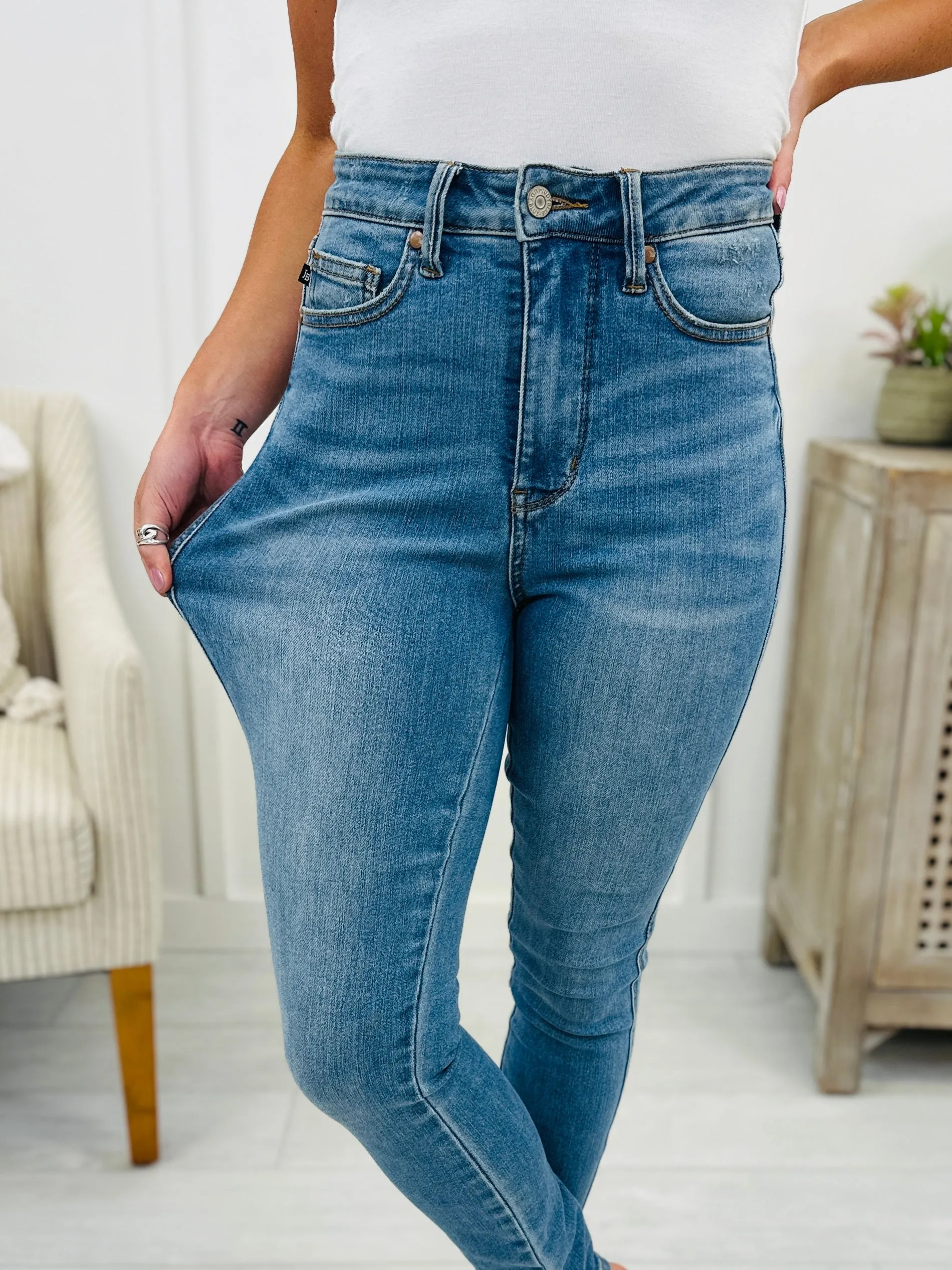 Judy Blue Triple Threat Tummy Control and Butt Lifting Skinny Jeans in REG/CURVY