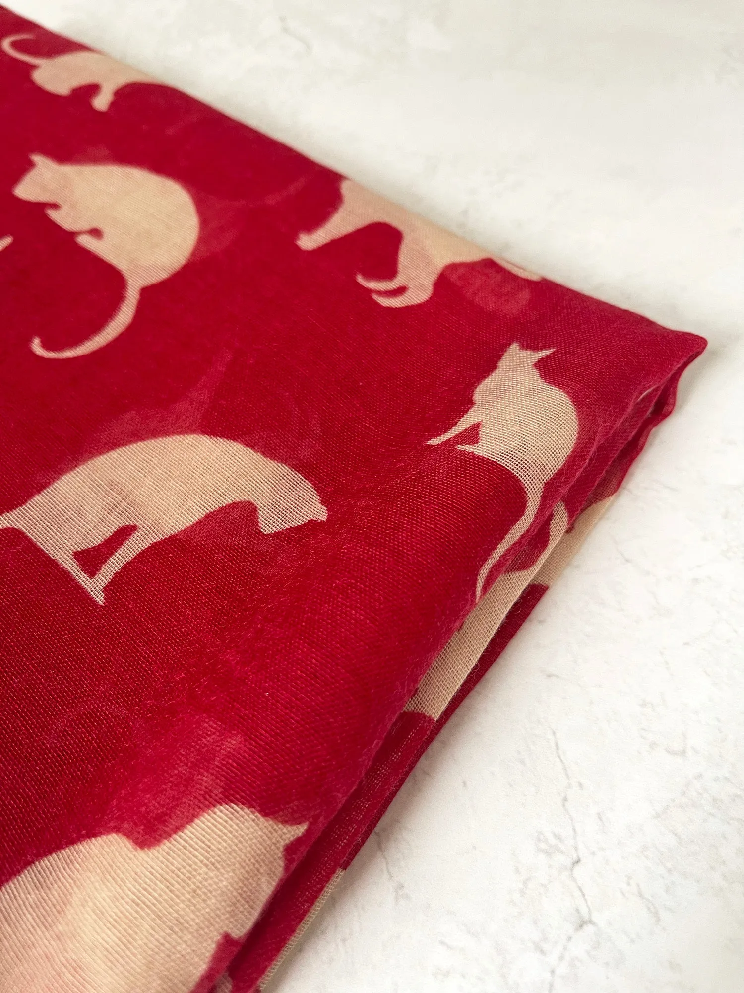 LIGHTWEIGHT PLAIN RED AND BEIGE CAT SCARF