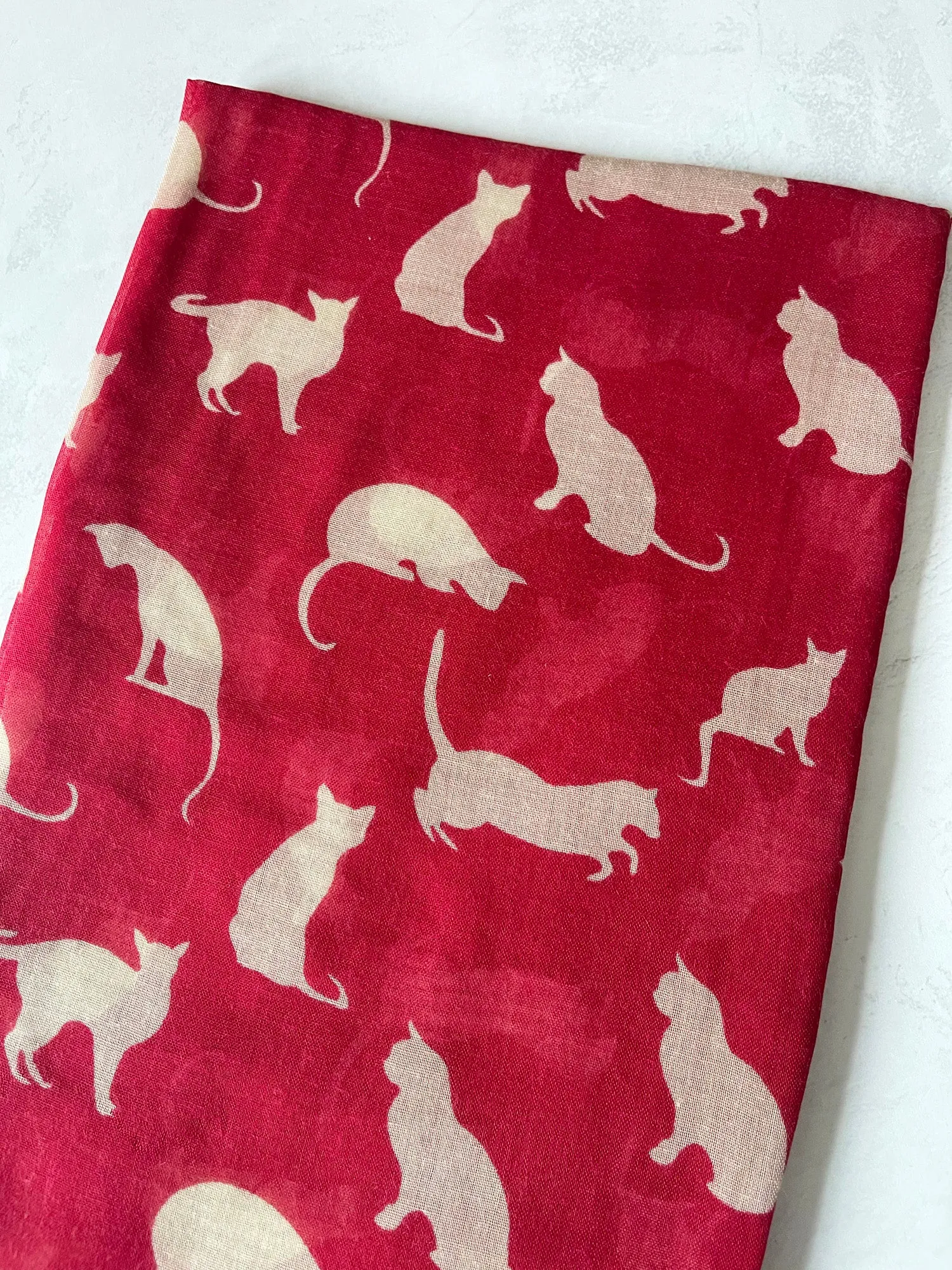 LIGHTWEIGHT PLAIN RED AND BEIGE CAT SCARF