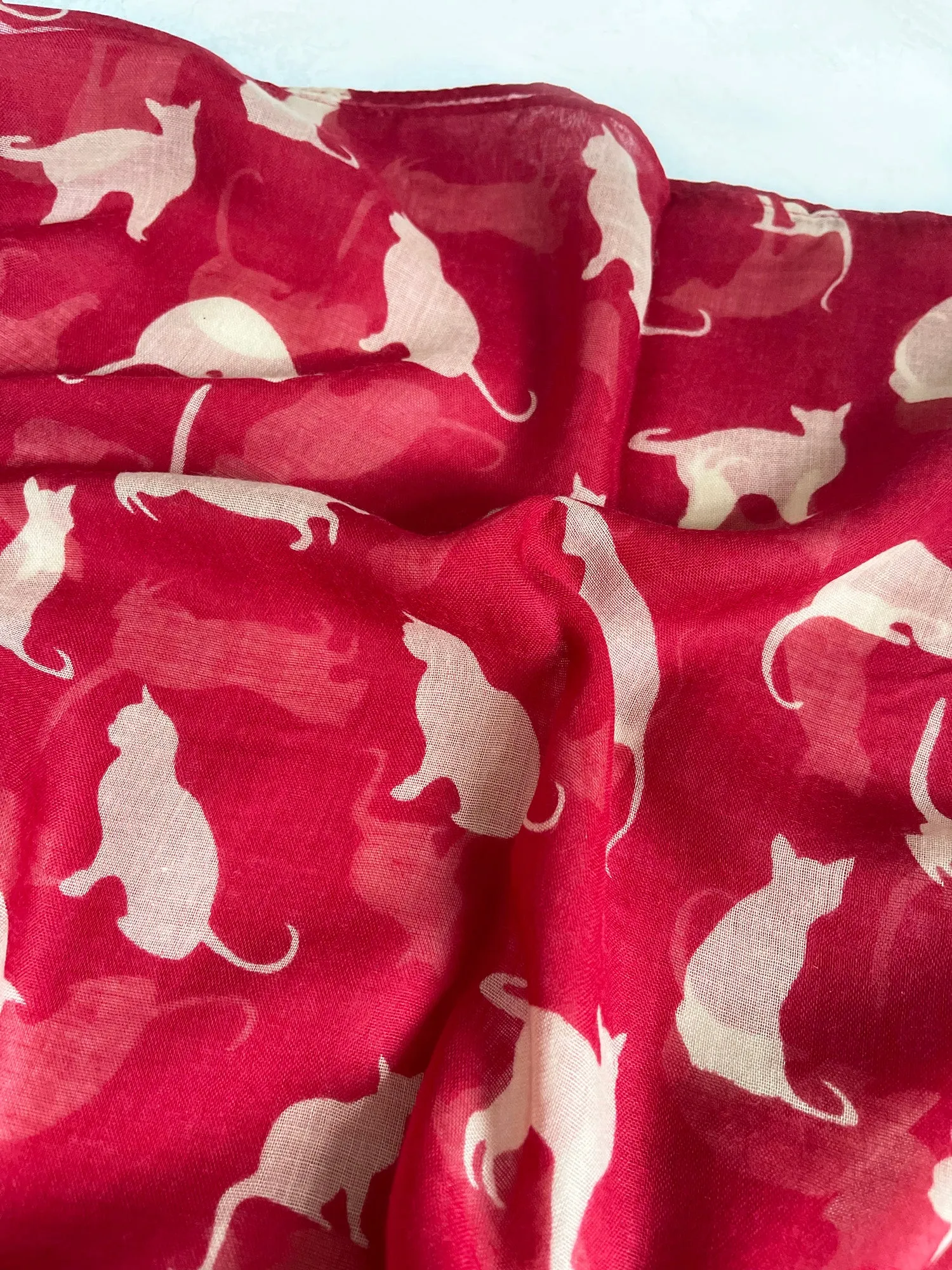 LIGHTWEIGHT PLAIN RED AND BEIGE CAT SCARF