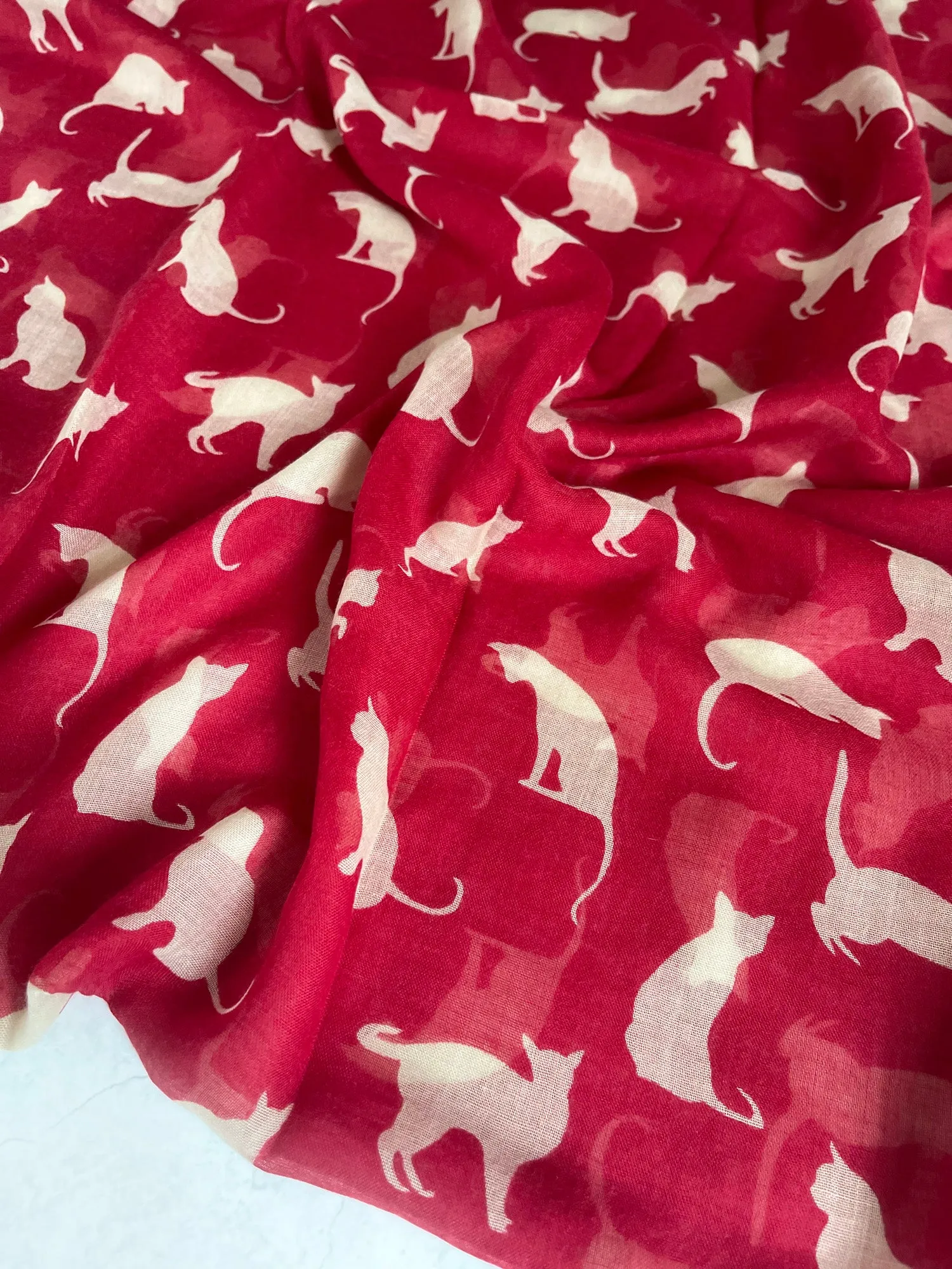 LIGHTWEIGHT PLAIN RED AND BEIGE CAT SCARF