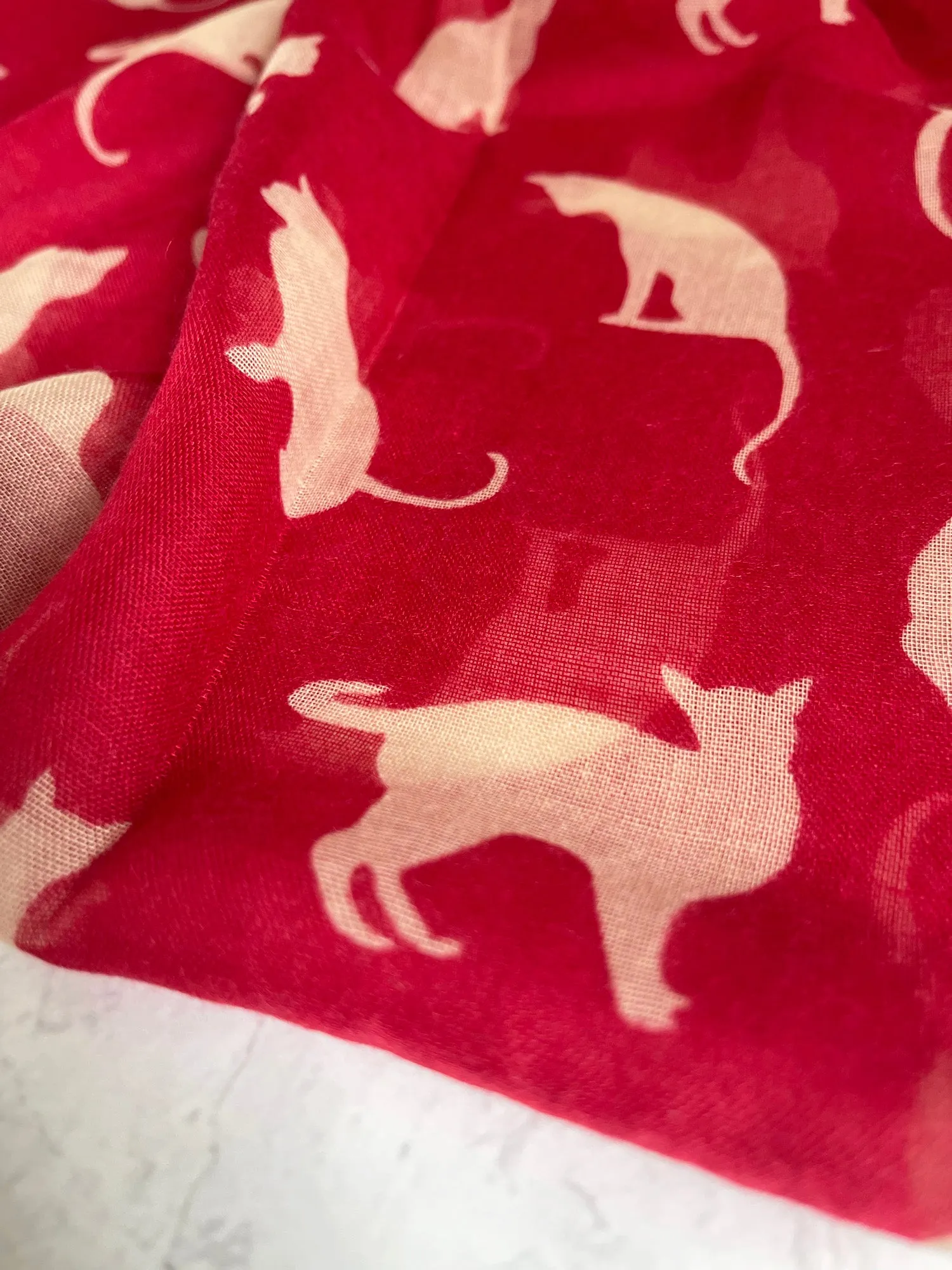 LIGHTWEIGHT PLAIN RED AND BEIGE CAT SCARF