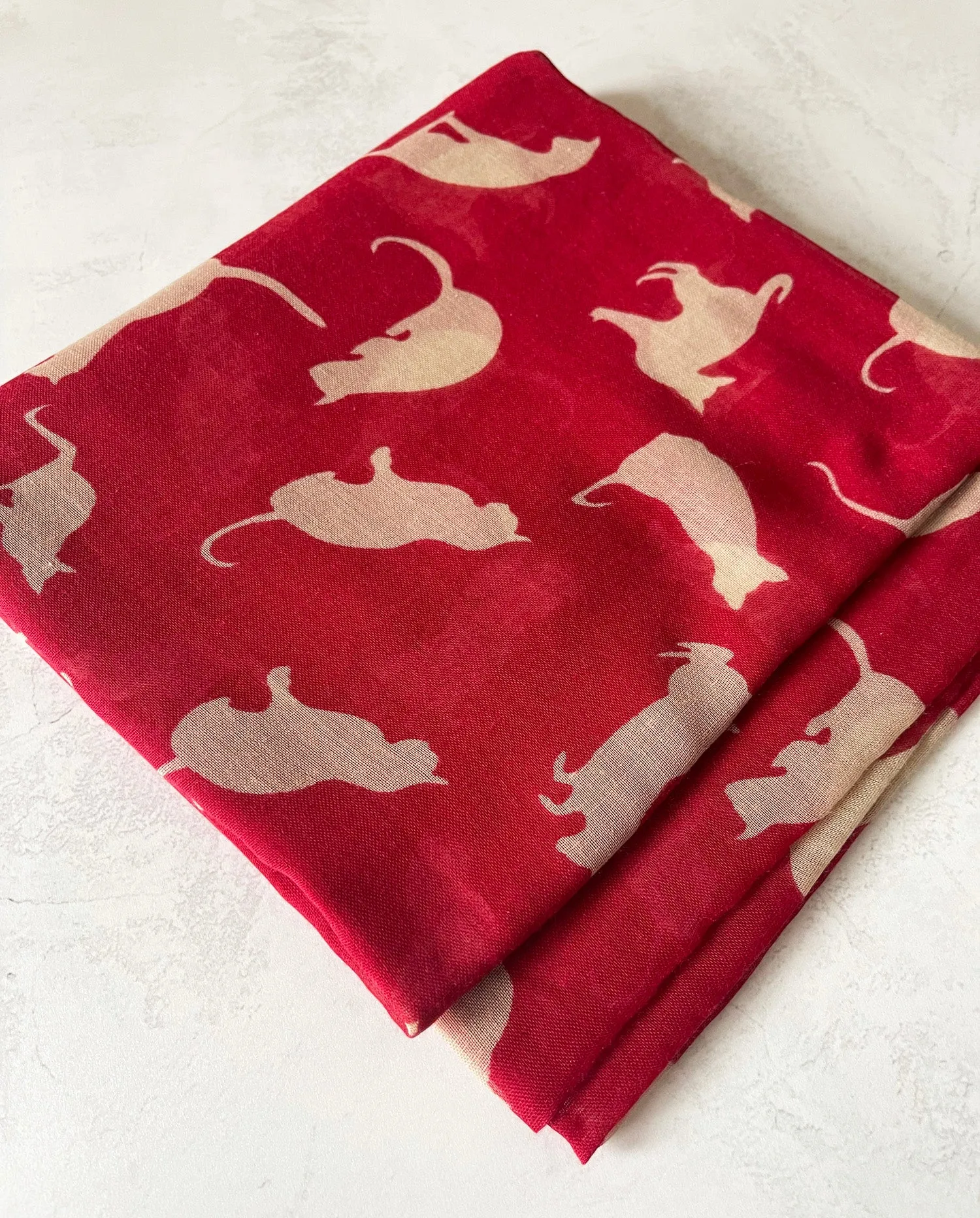 LIGHTWEIGHT PLAIN RED AND BEIGE CAT SCARF