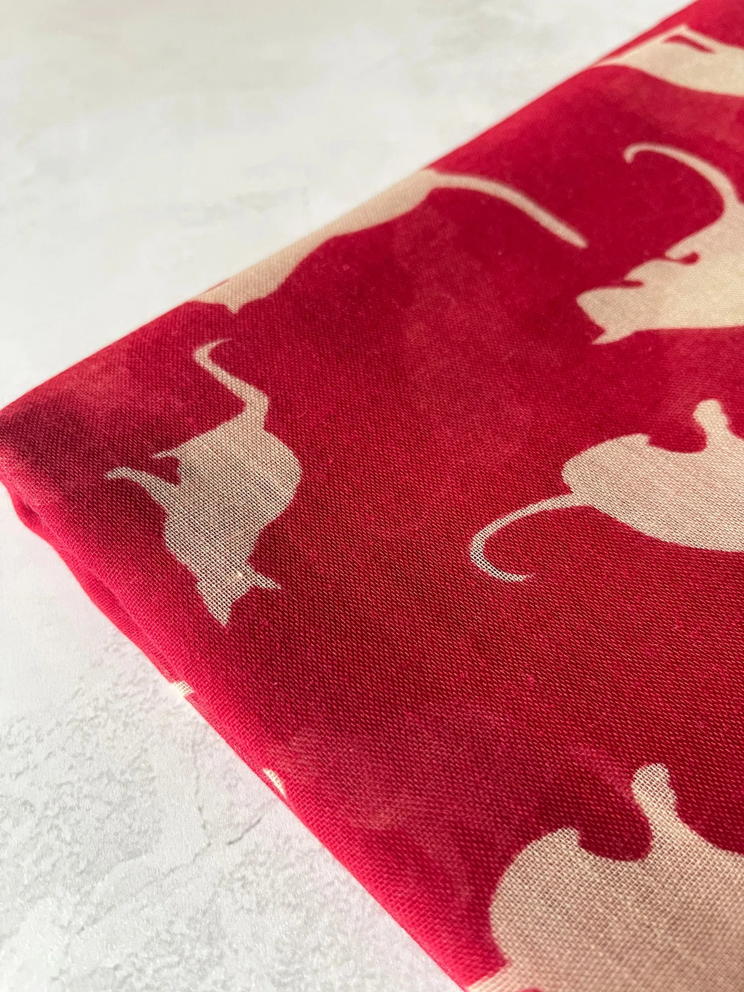 LIGHTWEIGHT PLAIN RED AND BEIGE CAT SCARF