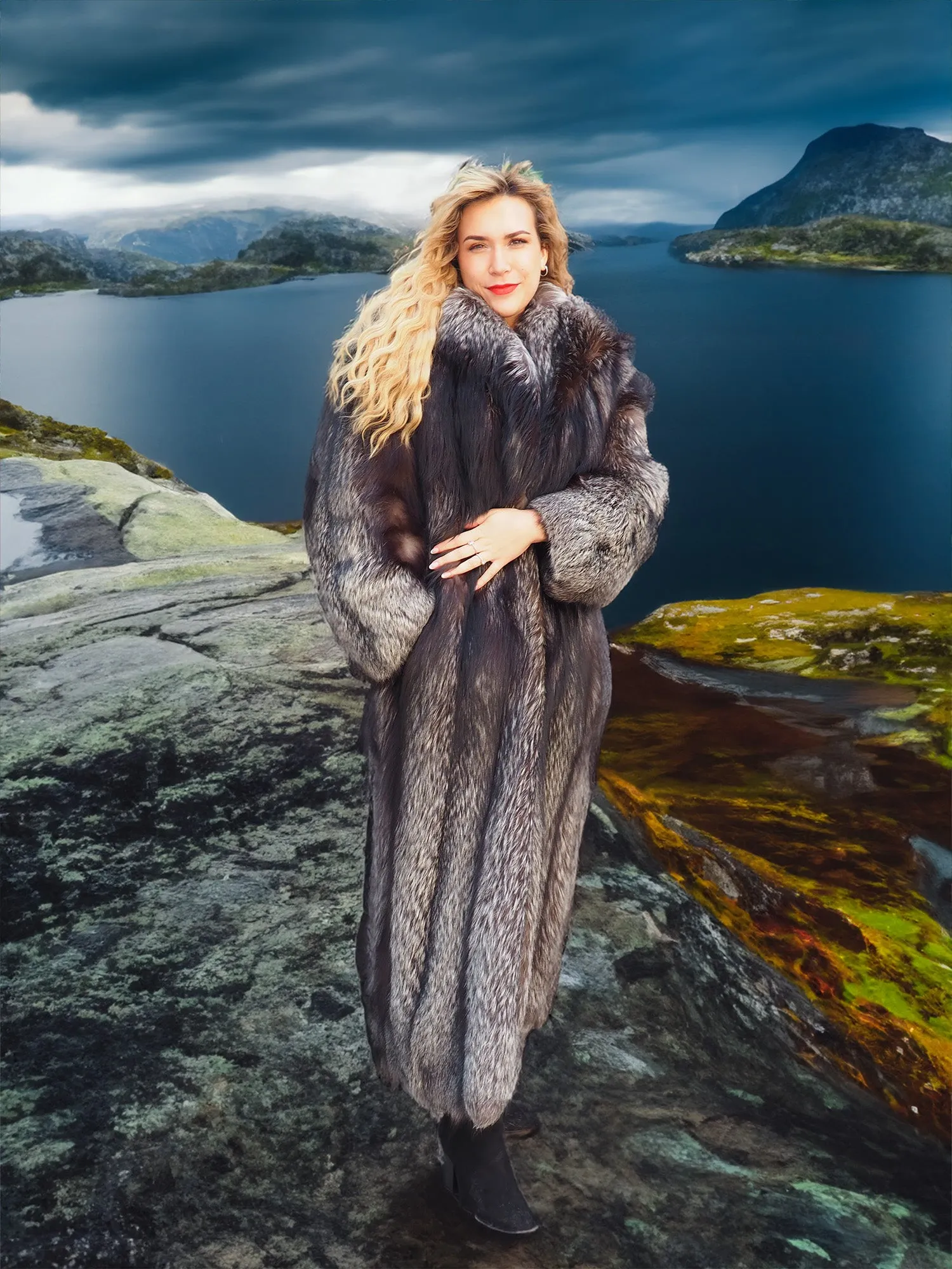 Silver Fox Fur Coat Brand New Stunning 52" Long M